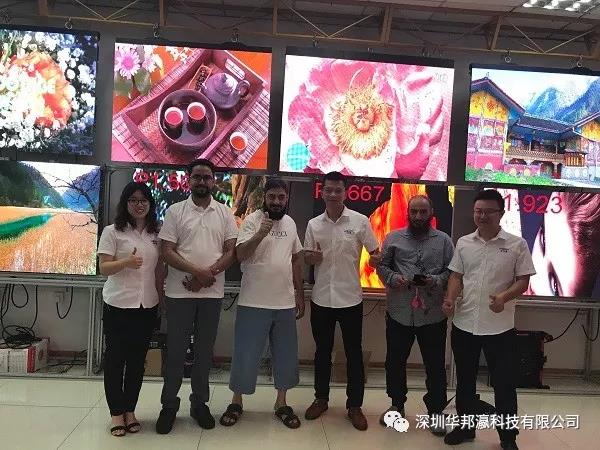沙特阿拉伯客戶來我司考察LED顯示、拼接屏等大屏幕顯示設(shè)備，并簽訂采購訂單合同